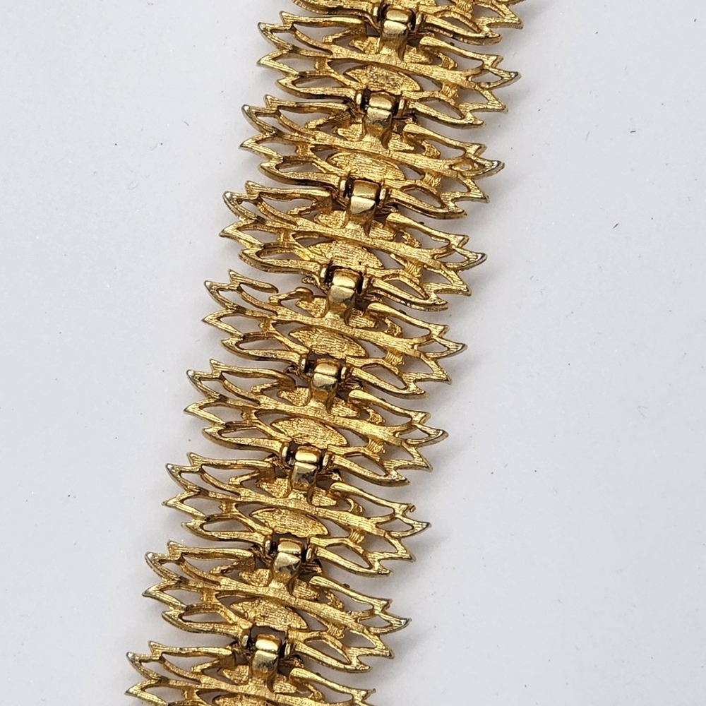 Vintage Coro Pegasus Gold Tone Bracelet with Safety Chain Size 6.5